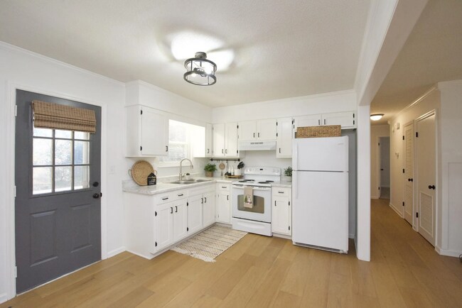 Building Photo - BEAUTIFUL HOME IN THE CITY