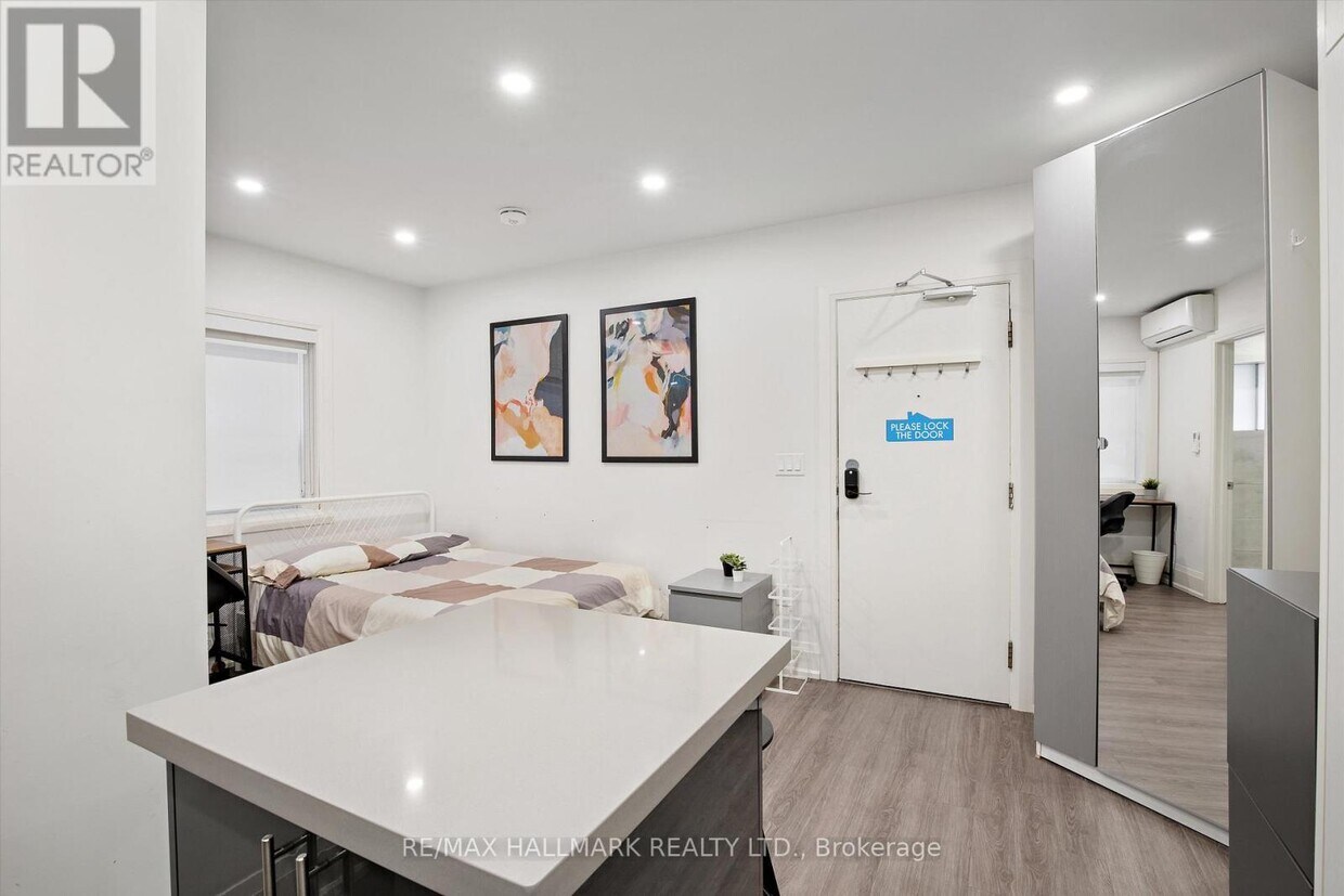 Photo principale - 595-595 St Clair Ave W