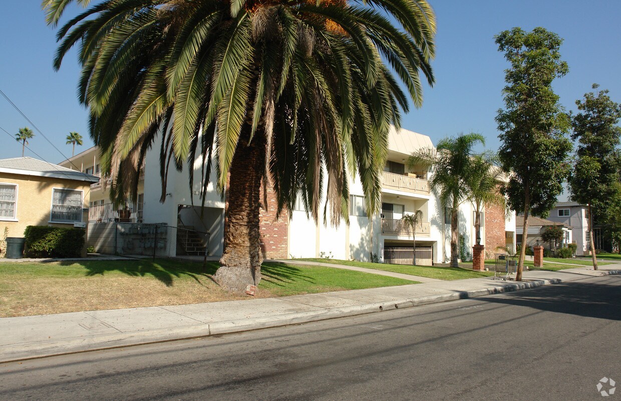 Foto del edificio - 627 E Windsor Rd