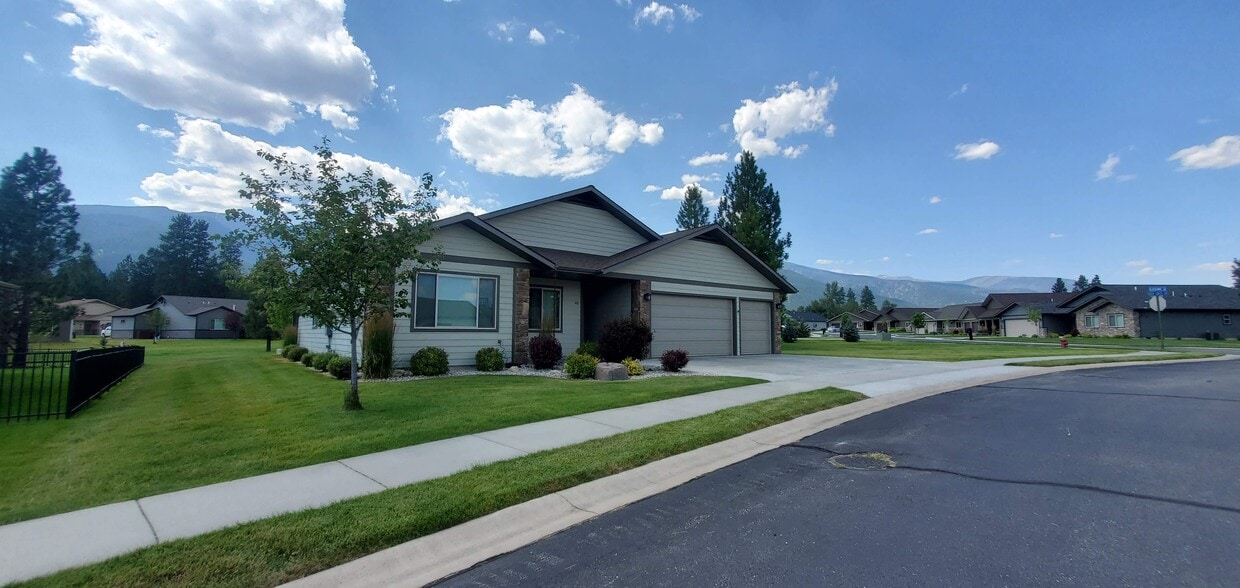 Large Home in Kootenai Creek Village (A HO... House Rental in