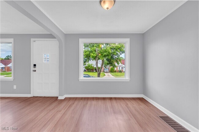 Foto del edificio - 18400 Waterbury Ave