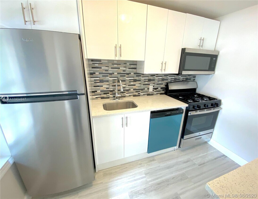 Primary Photo - 1605 E Broward Blvd