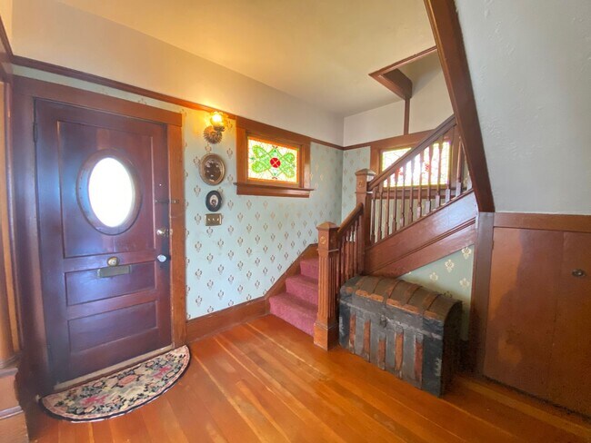 Foto del edificio - Pacific Grove Historical 3 Bed 2 Bath