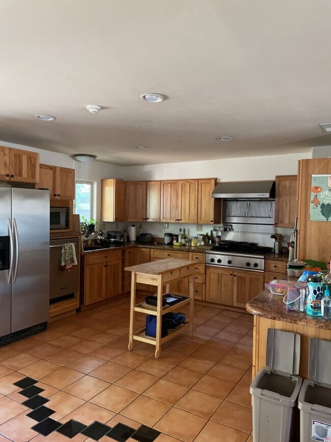 Foto del edificio - 1321-1321 E 8th St