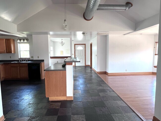 Amplio apartamento de 2 habitaciones - 1400 College Ave