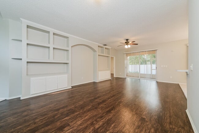 Building Photo - 1136 Cherry Valley Way