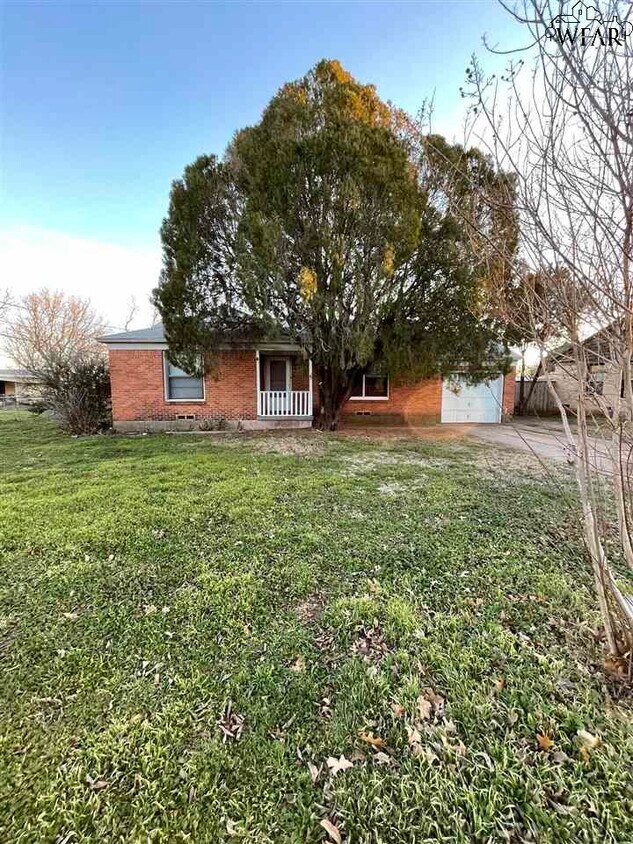 Foto principal - 4103 Hughes Dr