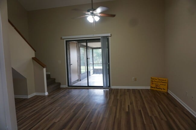 Foto del edificio - 2 Bedroom End Unit Townhome Near NAS