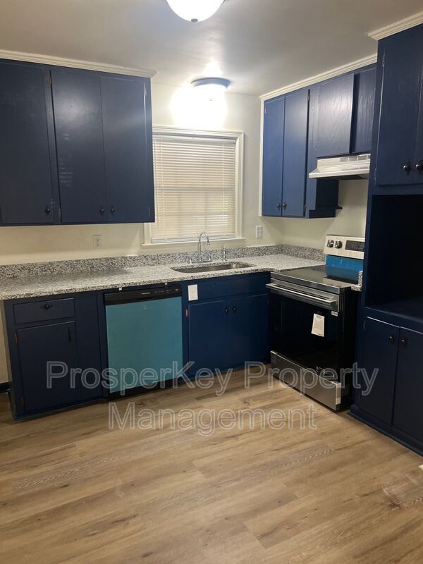 Building Photo - 706 Joryne Dr