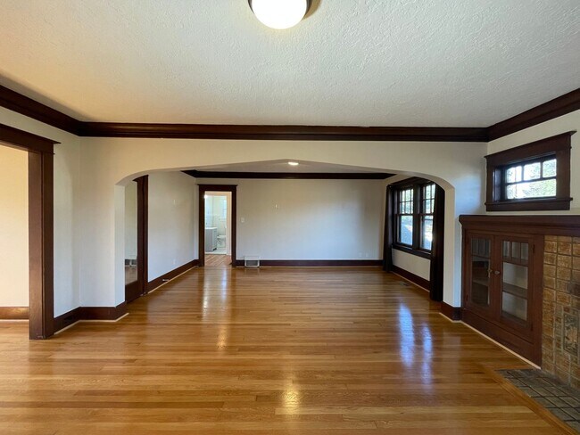 Building Photo - Lovely 3 Bed 2 Ba House in the Kenton Neig...