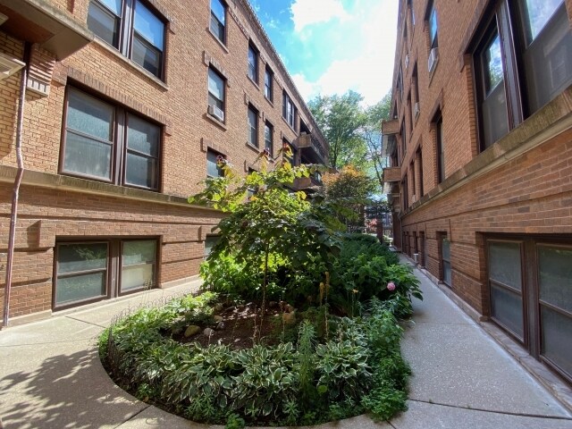 Primary Photo - 2747 N Hampden Ct