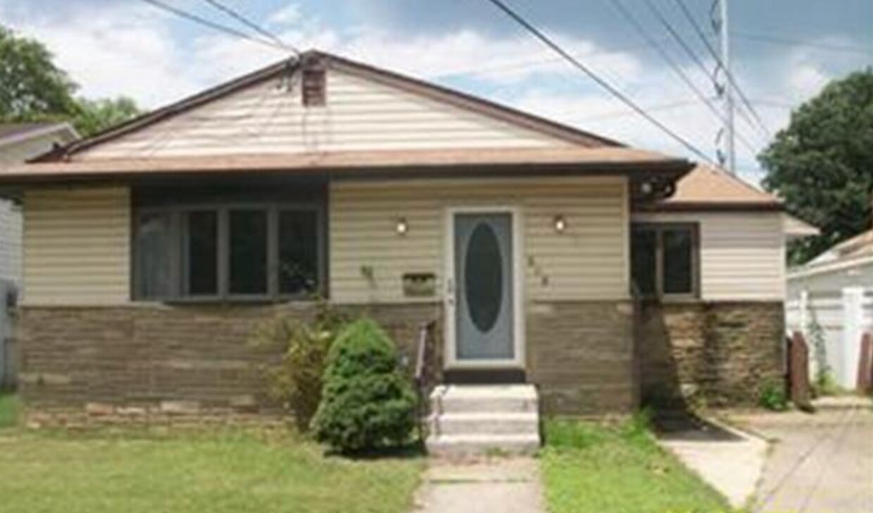 Primary Photo - Updated Single Family Ranch Home with Fenced in Yard