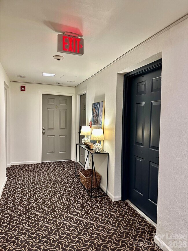 Foto del edificio - 229 N Poplar St