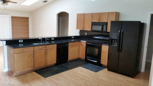 Building Photo - 14331 Oakshire Blvd