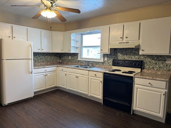 Foto del edificio - 401 E Main St