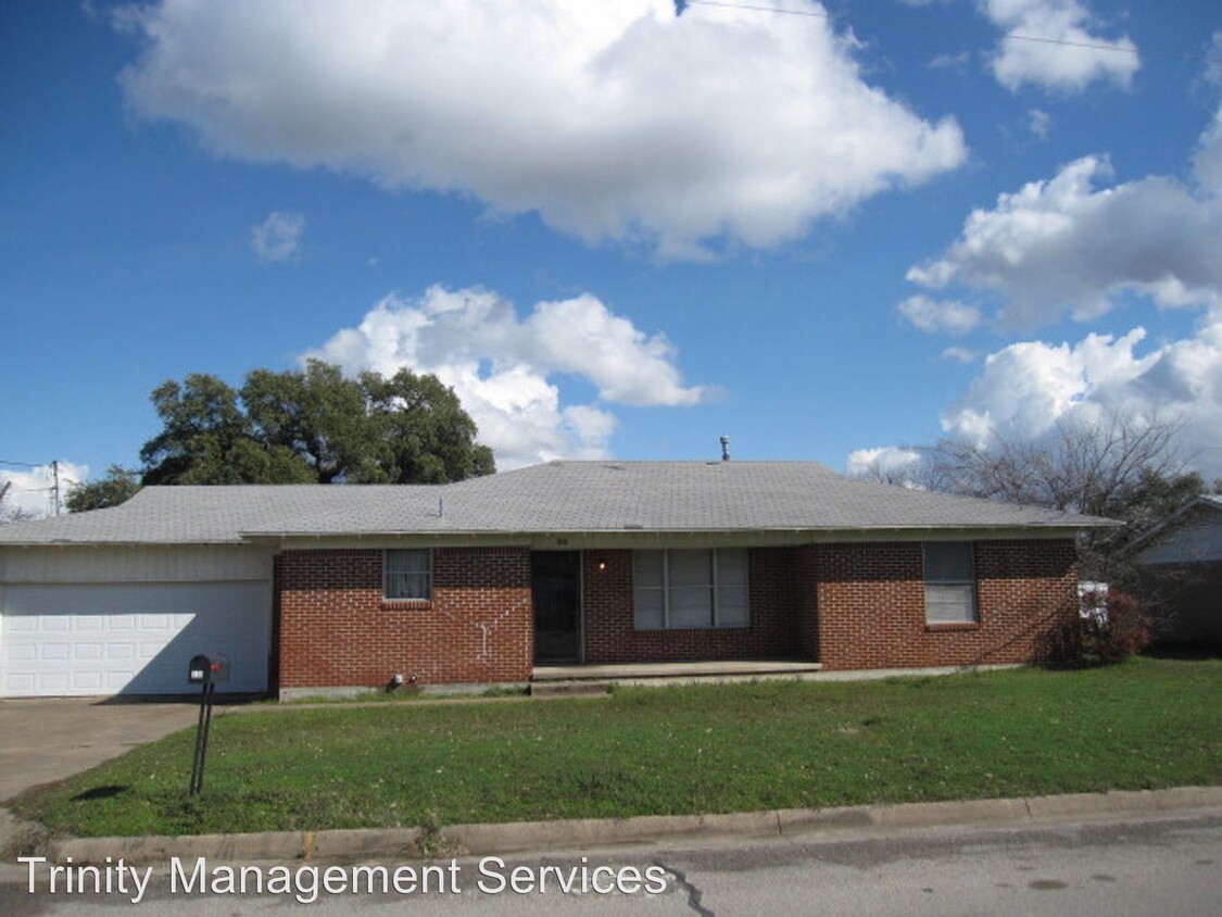 Primary Photo - 3 br, 1.5 bath House - 310 Garner Rd.
