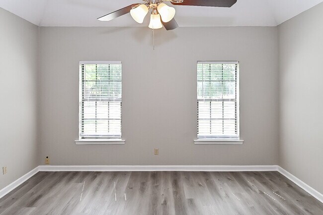 Foto del edificio - 7190 Pecan Hill Rd