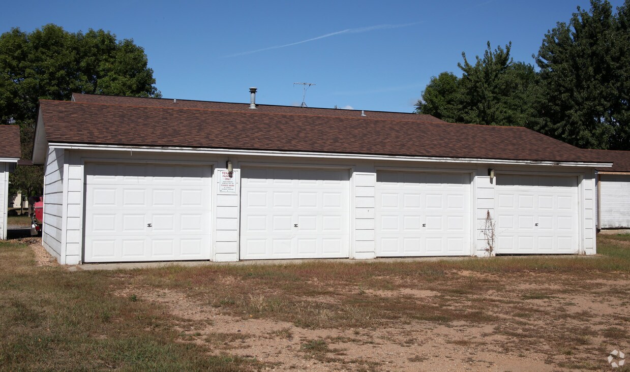 Building Photo - 425 Hillside Dr