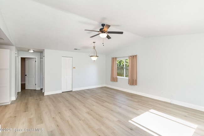 Building Photo - 122 Atlas Ln