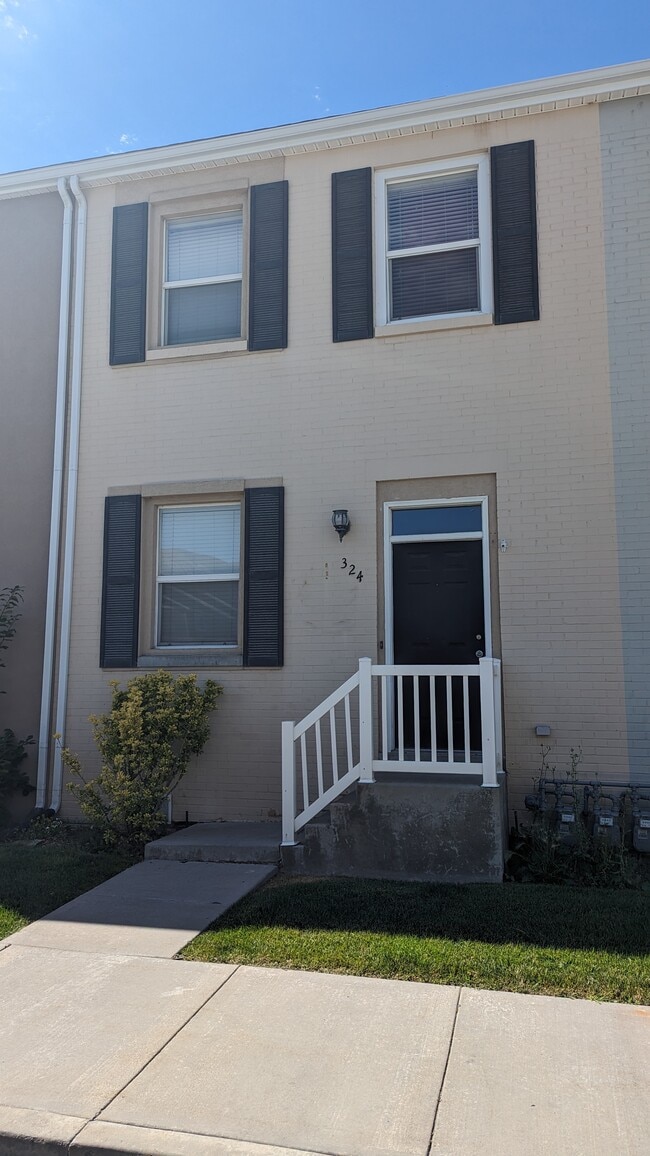 Building Photo - 324 E Yellow Feather Dr