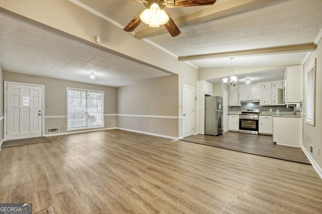 Building Photo - 642 Simone Way