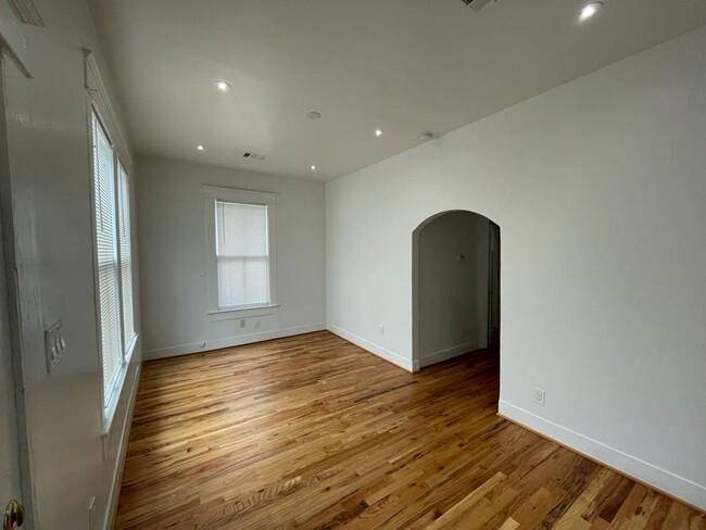 Building Photo - 2118 Carter St