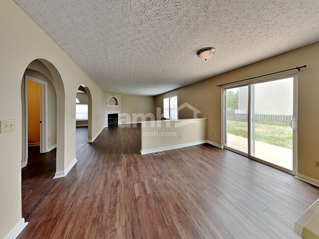 Foto del edificio - 6901 Storm Boat Ln