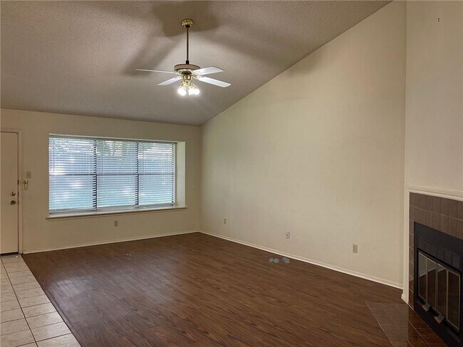 Building Photo - 2605 Market Garden Ln