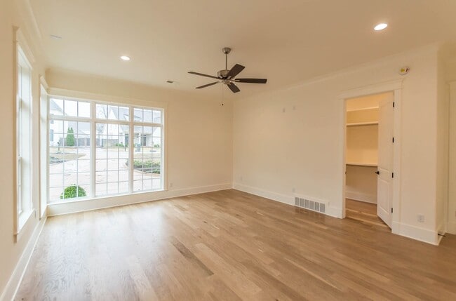 Building Photo - 1117 IRVIN DRIVE