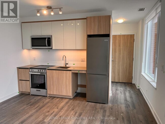 Building Photo - 3100 Keele St