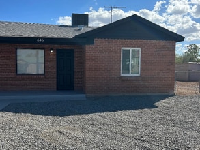 Building Photo - 646 N Desert Ave