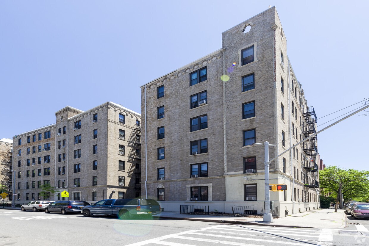 Primary Photo - 8740 Elmhurst Ave