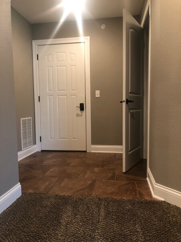 Entry - 1500 N Main St