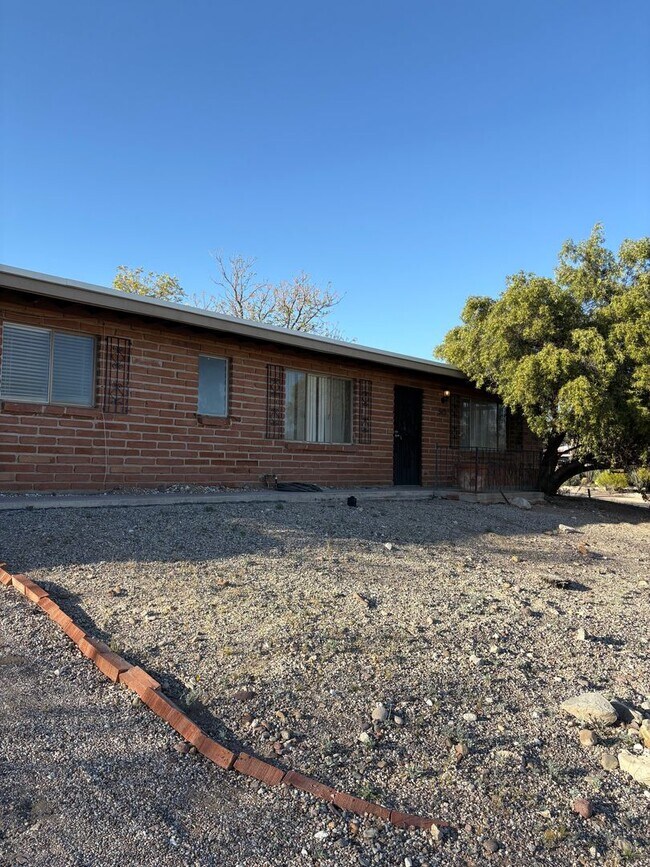 Foto del edificio - Beautifully Renovated 2 Bedroom -A/C- Fenced Yard