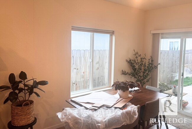 Foto del edificio - 3 Bedroom House in Medford!