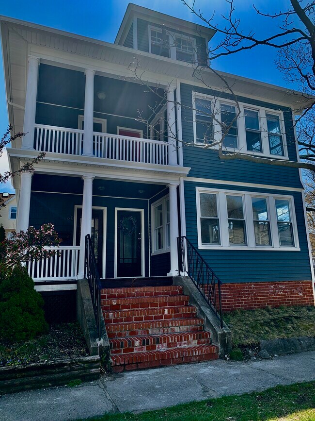 Building Photo - 44 Wildwood Ave