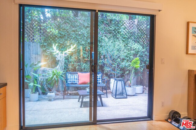 Foto del edificio - 880 Hilldale Ave
