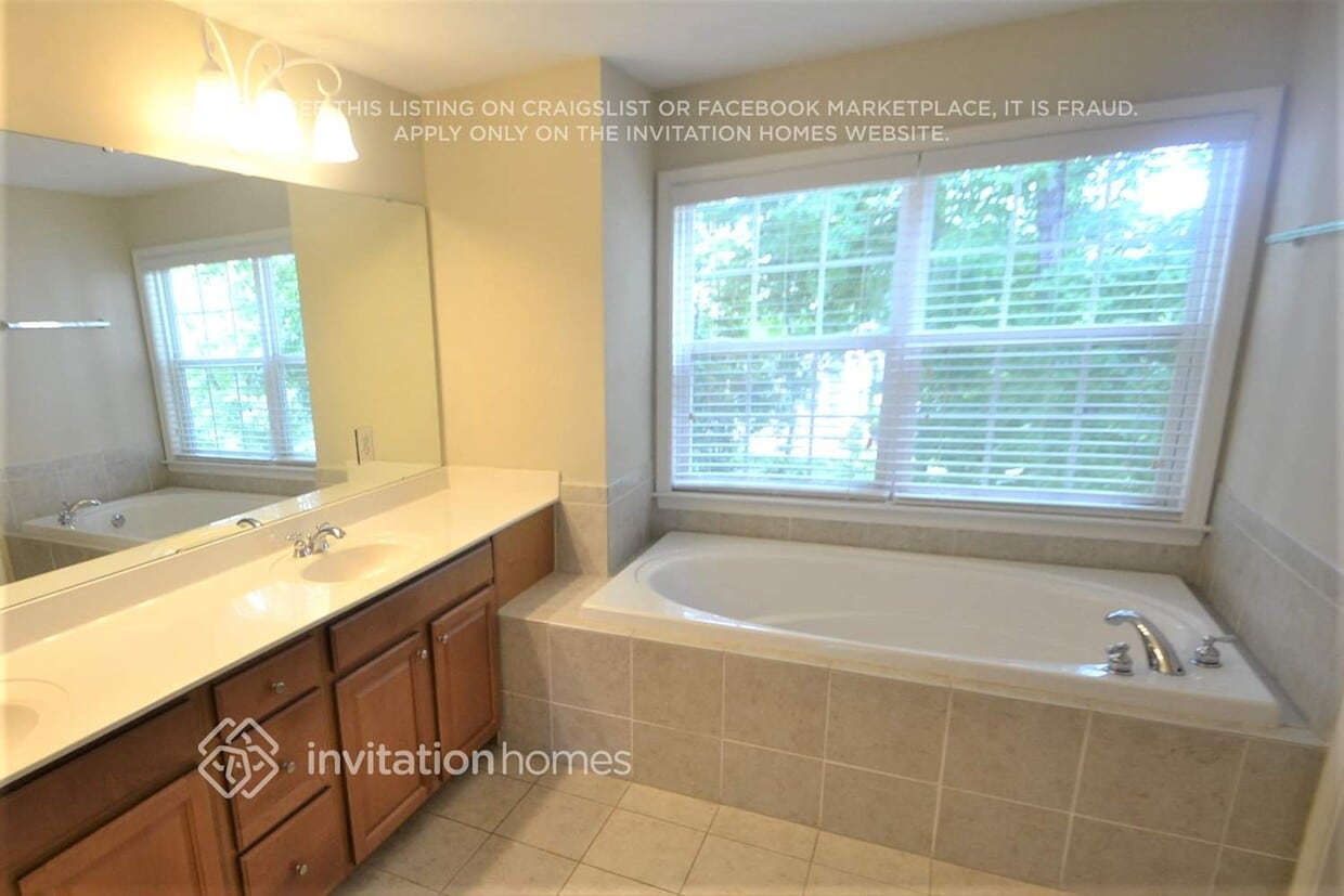 Foto del edificio - 2104 Riverbank Rd