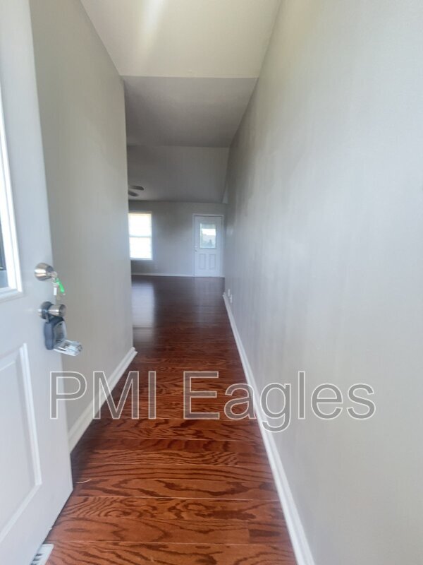 Foto del edificio - 102 Milard Ct