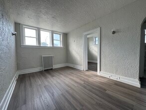 Building Photo - 208 Giles Blvd E