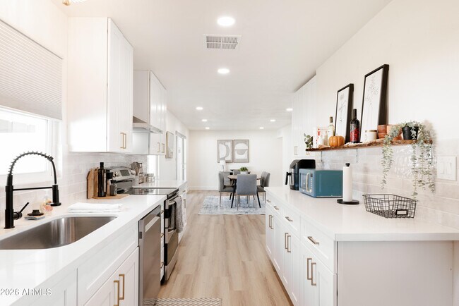 Building Photo - 6844 E Hubbell St