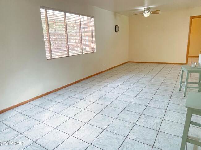 Building Photo - 1526 E Cedar St