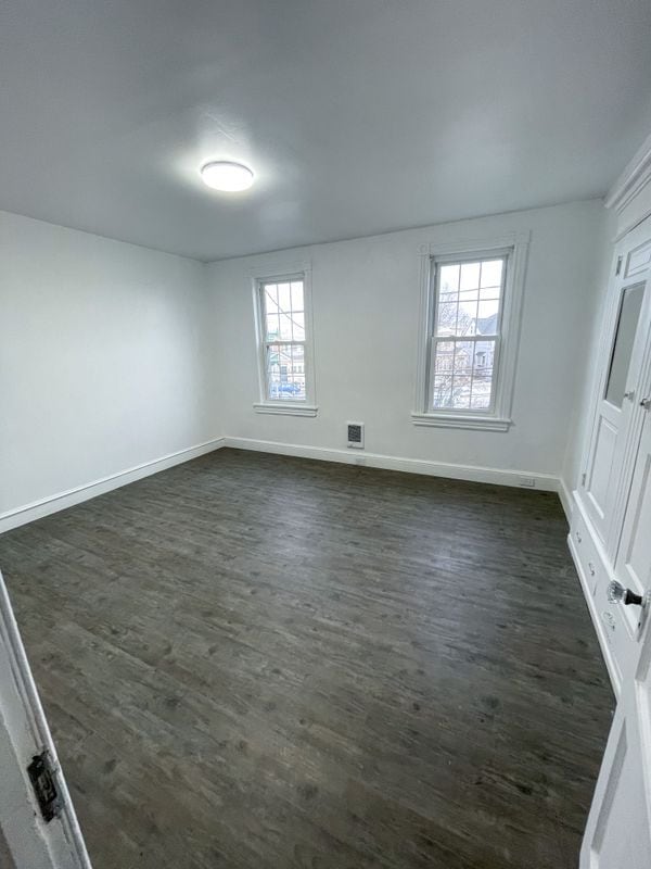 Building Photo - 325 N Burlington St
