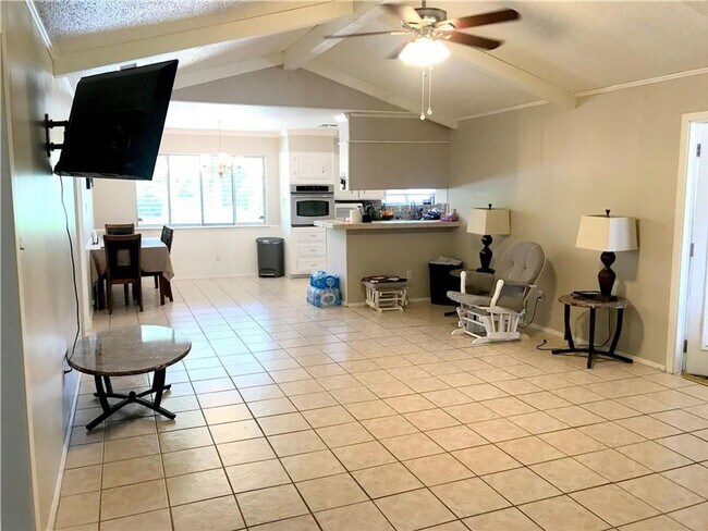 Foto del edificio - 5 Bedroom 3 Full Baths on the Southside