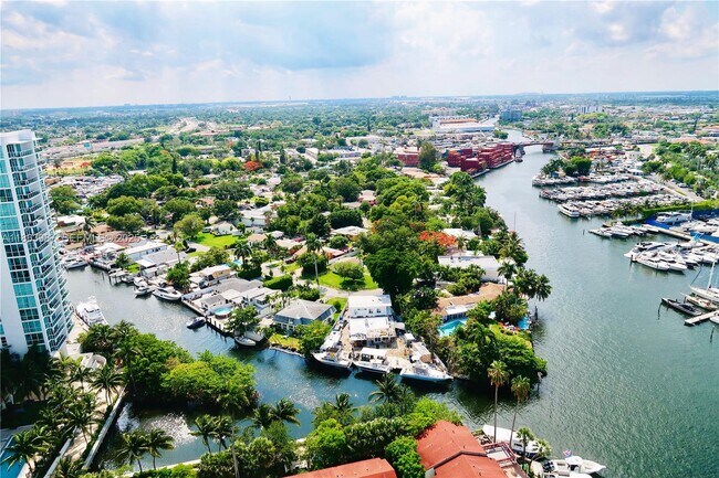 Foto del edificio - 1861 NW S River Dr