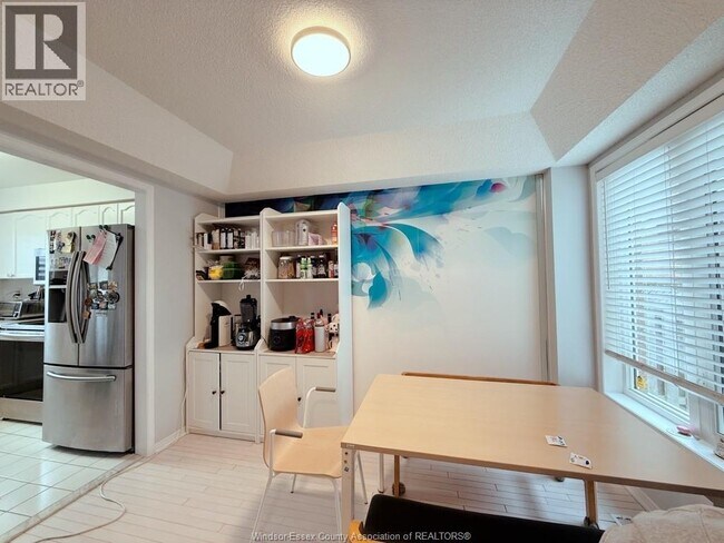 Building Photo - 983 Peach Blossom Crescent