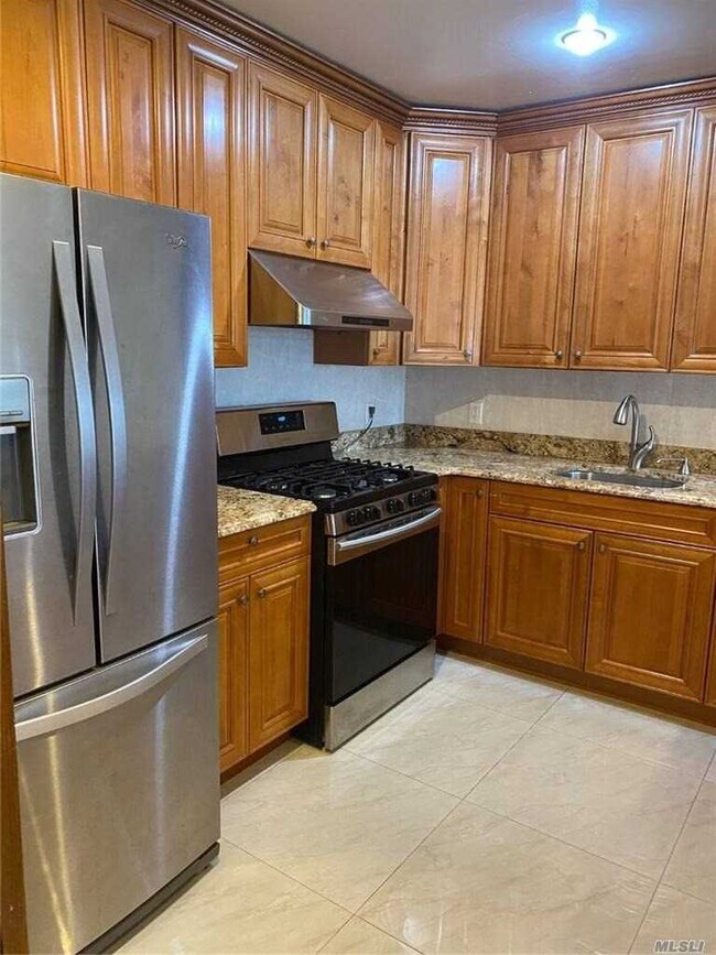 Building Photo - 319-19 Soundview Ln