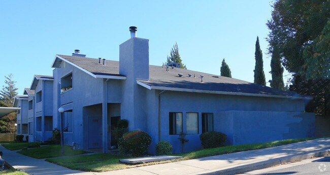 Raintree Apartaments - Raintree Apartments