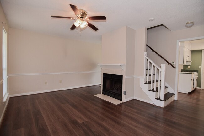 Foto del edificio - 105 Sandlewood Dr