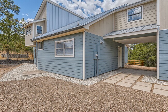 Foto del edificio - Applications Pending - House on 5 Acres East of Austin!